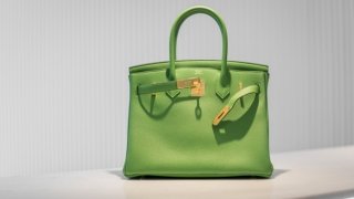 Grüne Hermès Birkin als Sicherheit für einen Pfandkredit in Bregenz